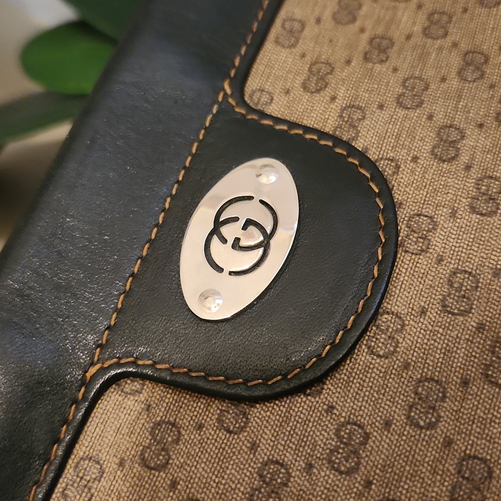 Gucci Crossbody In Elegant Brown And Tan GG Pattern..Gorgeous Classic Gucci! - Picture 12 of 12